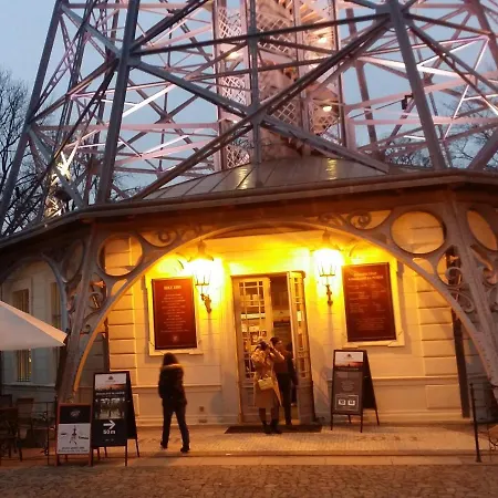 Room&kitchen Next To Castle ゲストハウス